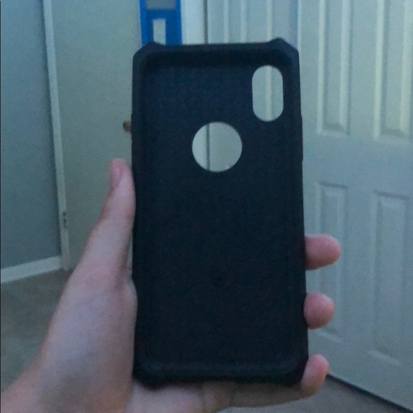 This is a IPhone X black good protection case - Picture 2 of 3